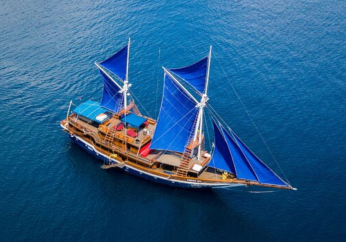 Luxury Phinisi Yacht